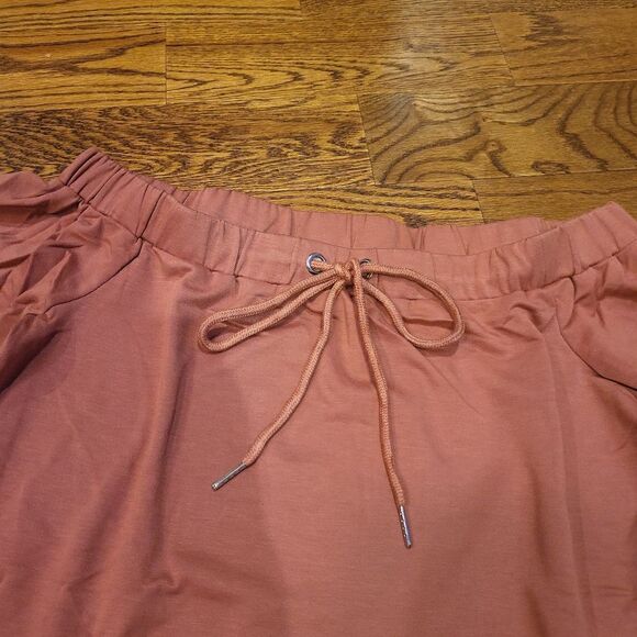 NEW! Off the shoulder sweatshirt with pockets and tie details Medium - Picture 2 of 5